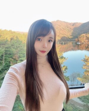 Han Gyu-ri Instagram - 주말에 단풍보러 다녀왓던 
마장호수 카페 🍂🍂🍁
단풍보구 호수뷰보니까 넘힐링됫던 
난 역시 물이 필요한듯