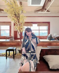 Han Gyu-ri Instagram - 연천회관 가을느낌 물씬💕 레트로한감성에 맛있는 연천커피먹구 힐링햇쥬 #연천회관