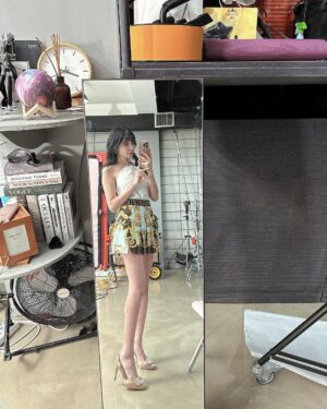 Han Gyu-ri Instagram - 촬영하면서 셀카 😊

해피뉴설날
새해복많이받아요❤️❤️