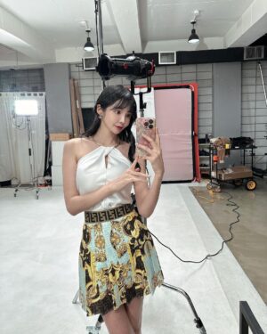 Han Gyu-ri Instagram - 촬영하면서 셀카 😊

해피뉴설날
새해복많이받아요❤️❤️