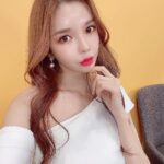 Han Gyu-ri Instagram - 겨울이라 피부가 너무 건조해서 리쥬란힐러 맞구왔어요 💕 겨울에는 리쥬란힐러만큼 좋은게없는것같아요 유캔비성형외과에서 의료진분들이 친절히상담해주시고 꼼꼼히 해주셔서 이제효과가보이는것같아요 👍 감사합니다❤️ #유캔비 #유캔비성형외과 #연어주사 #리쥬란 #리쥬란힐러 #스킨케어 #스킨부스터 #물광피부 #피부 #피부관리 #피부과 #피부과시술 #피부과추천 #리쥬란후기 #리쥬란효과 #강남피부과 #강남역피부과