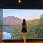 Han Gyu-ri Instagram - 주말에 단풍보러 다녀왓던 마장호수 카페 🍂🍂🍁 단풍보구 호수뷰보니까 넘힐링됫던 난 역시 물이 필요한듯 레드브릿지