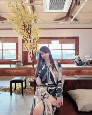 Han Gyu-ri Instagram - 연천회관 가을느낌 물씬💕
레트로한감성에 맛있는 연천커피먹구 힐링햇쥬 #연천회관
