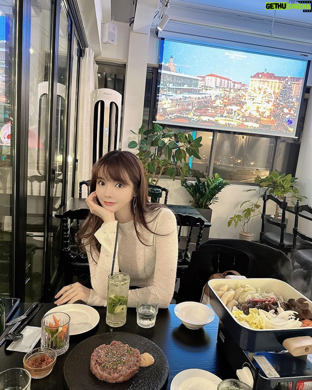Han Gyu-ri Instagram - #협찬 연남동에 분위기좋은 바다녀왔어요~ 안주와 칵테일을 같이 먹을수있는 곳이구요. 분위기도좋아서 연말연시 모임하기도 좋아요🙂 우리는 연말파티하러 다녀왔지요😆 불고기,육회,칵테일2잔세트로 시켜서 야무지게먹구왔어요👍 #하우스오브지미 #연남동맛집 #연남동한식주점 #연남동데이트코스 #연남동전통주 #연남동술집 #연남동주점 #연남동데이트 #연남동가볼만한곳 #연남동맛집추천