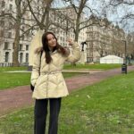 Han Hye-jin Instagram - #bigben #londoneye 가서 사진 찍고 #eurostar 타고 파리로 이동 🚅 #arcdetriomphe #샹제리제거리 구경하고 에펠탑 앞 #girafeparis 에서 강인이 삼촌 만나서 맛있는 식사하고 기념 사진 😍 유명한 삼촌들 만난 우리 시온이 아빠랑 삼촌들이랑 진짜 친하냐고 거듭 확인😂