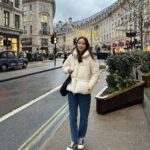 Han Hye-jin Instagram - #london #런던 #holiday #가족여행 남편이랑 둘 다 J가 아니라서 큰 계획없이 oxford street 걸어다니고 Hamleys 가서 시온이만 계탄 첫 날 일정 사진 찍어 주느라 고생한 남편 고맙고 😘 (사진 실력이 늘은거 같다고 혼자 좋아했는데 슈퍼롱다리 사진은 뺐어 여보 😅) 그리고 맛있는 거 사주신 흥민삼촌 감사합니다 🙏🏻☺️ 시온이 정말 좋겠다~😍❤️