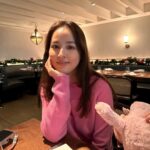 Han Hye-jin Instagram - #london #런던 #holiday #가족여행 남편이랑 둘 다 J가 아니라서 큰 계획없이 oxford street 걸어다니고 Hamleys 가서 시온이만 계탄 첫 날 일정 사진 찍어 주느라 고생한 남편 고맙고 😘 (사진 실력이 늘은거 같다고 혼자 좋아했는데 슈퍼롱다리 사진은 뺐어 여보 😅) 그리고 맛있는 거 사주신 흥민삼촌 감사합니다 🙏🏻☺️ 시온이 정말 좋겠다~😍❤️