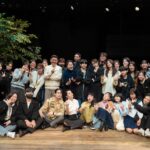 Han Hye-jin Instagram - 바닷마을에 찾아와 주신 모든 관객분들께 진심으로 감사드립니다. 여러분들의 넘치는 응원과 사랑에 첫 연극을 잘 마칠 수 있었어요. 아름답고 따뜻한 바닷마을 사람들과의 여정은 그저 행복하기만 했습니다. 바닷 가 어느 마을에서 동생들과 씩씩하게 살아 갈 ‘사치’를 잘 떠나보내고 또 좋은 작품으로 인사 드릴게요. 따뜻한 연말 보내시고 한 해 잘 마무리 하시길 바래요. ^^ “아름다운 걸 아름답다고 할 수 있어서 기뻐..“ #바닷마을다이어리 #연극바닷마을다이어리