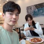 Han Hye-jin Instagram – 올리지도 않는 빵사진을 저렇게 진지하게 찍고 있었네? ㅎ photo by 성용