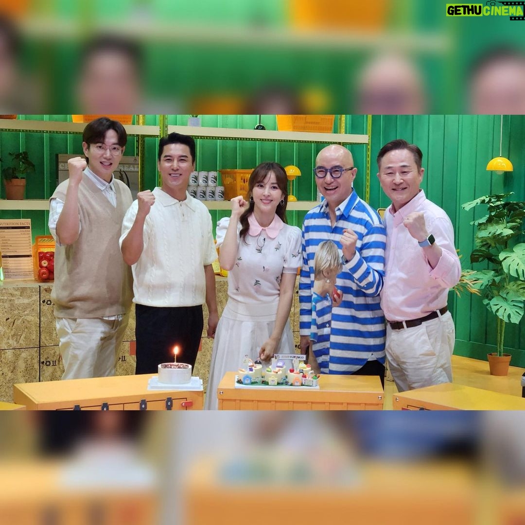 Han Hye-jin Instagram - #장바구니집사들 part2 6월 14,15,16일 밤 10시 많이많이 시청해 주세요 💚 오늘 밤에 만나요~
