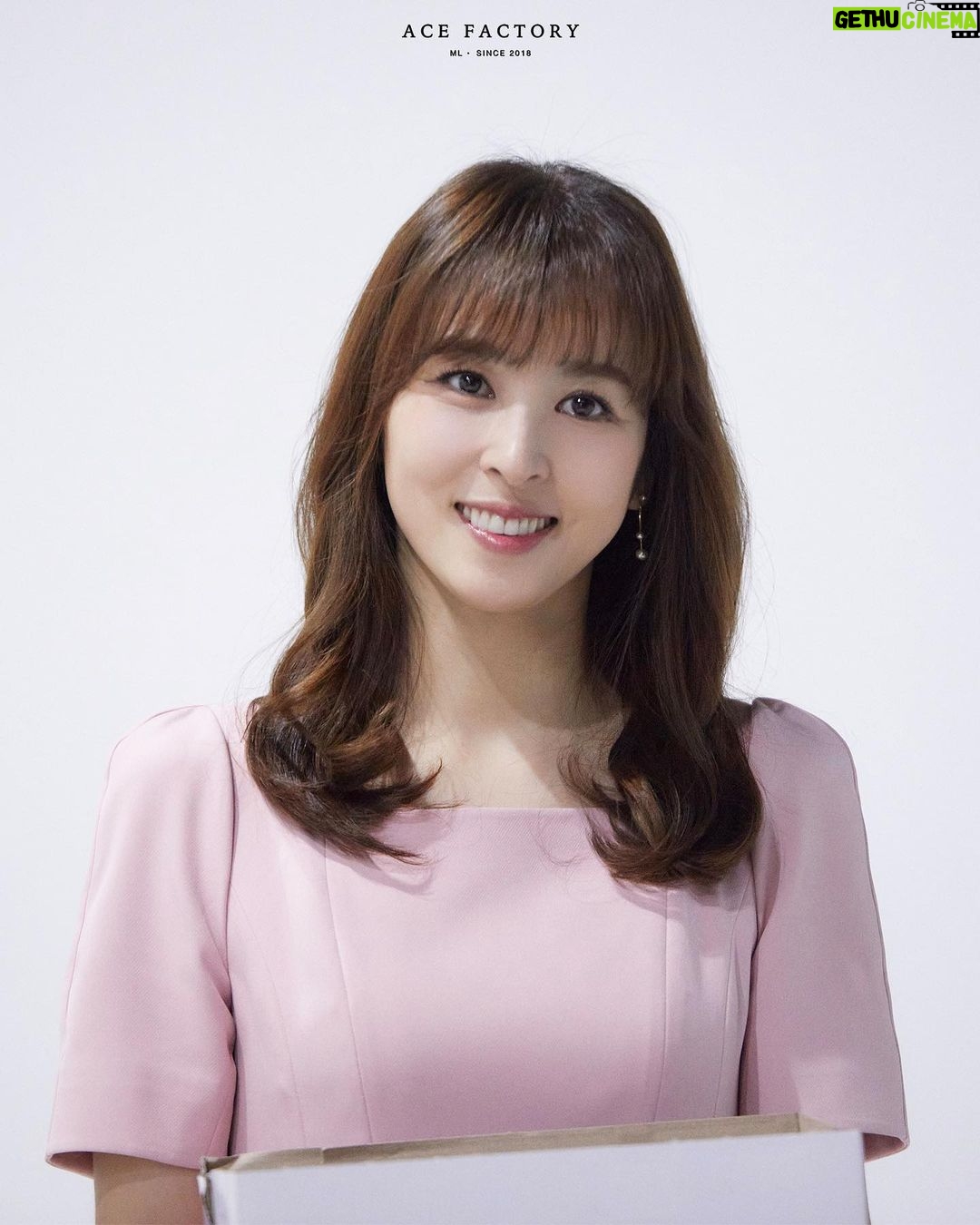 Han Hye-jin Instagram - #장바구니집사들 포스터촬영 중에 🥰 날씨가 많이 덥네요~ 더위 조심하시고 오늘 밤 10시에도 저희와 함께해 주세요☺️💕 좋은 하루 보내세요~