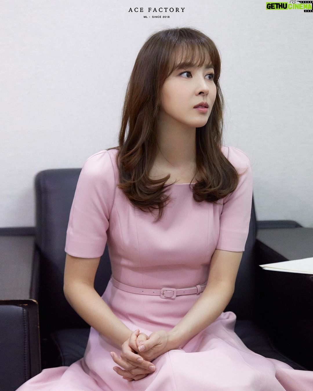 Han Hye-jin Instagram - #장바구니집사들 포스터촬영 중에 🥰 날씨가 많이 덥네요~ 더위 조심하시고 오늘 밤 10시에도 저희와 함께해 주세요☺️💕 좋은 하루 보내세요~
