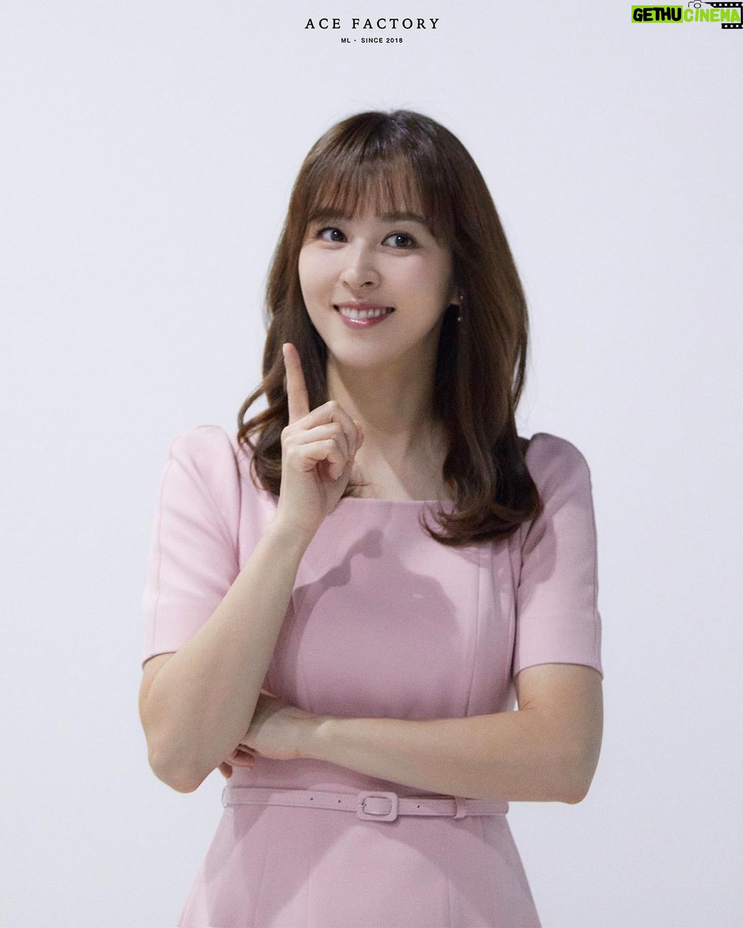 Han Hye-jin Instagram - #장바구니집사들 포스터촬영 중에 🥰 날씨가 많이 덥네요~ 더위 조심하시고 오늘 밤 10시에도 저희와 함께해 주세요☺️💕 좋은 하루 보내세요~