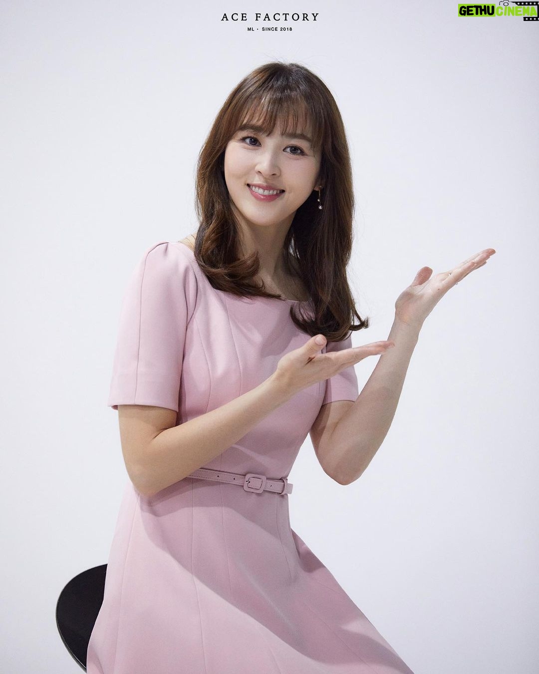 Han Hye-jin Instagram - #장바구니집사들 포스터촬영 중에 🥰 날씨가 많이 덥네요~ 더위 조심하시고 오늘 밤 10시에도 저희와 함께해 주세요☺️💕 좋은 하루 보내세요~