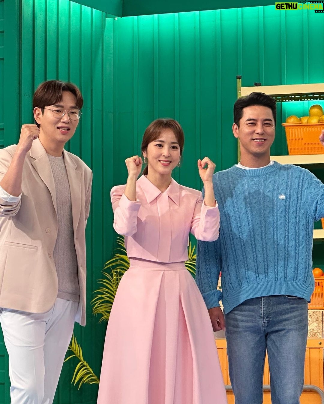 Han Hye-jin Instagram - #장바구니집사들 part 1 5월24, 25, 26일 밤 10시 KBS1 3일 연속 방송! 오늘 밤 10시 첫 방송 함께 해 주세요 💚 감사합니다 💕