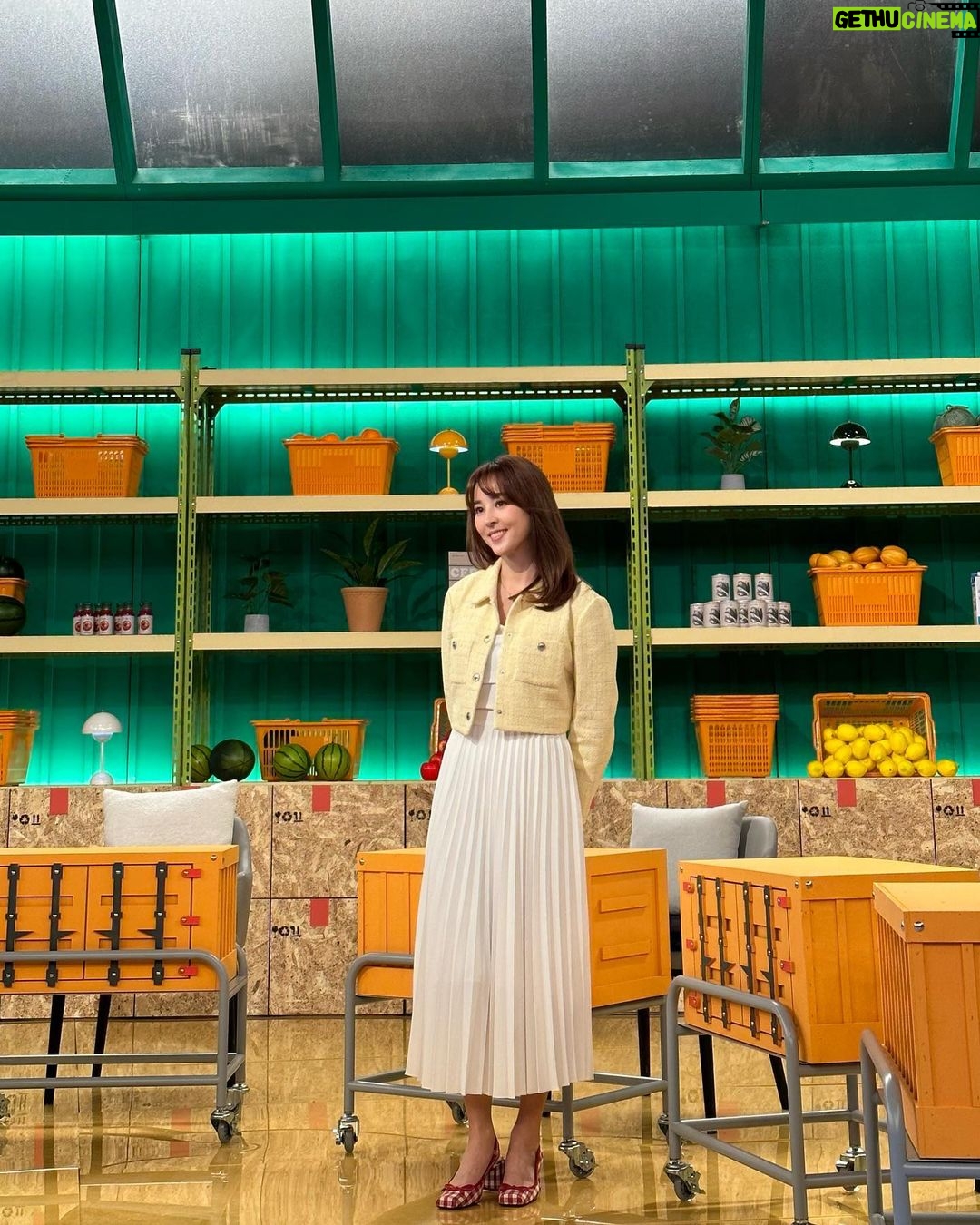 Han Hye-jin Instagram - #장바구니집사들 part 1 5월24, 25, 26일 밤 10시 KBS1 3일 연속 방송! 오늘 밤 10시 첫 방송 함께 해 주세요 💚 감사합니다 💕