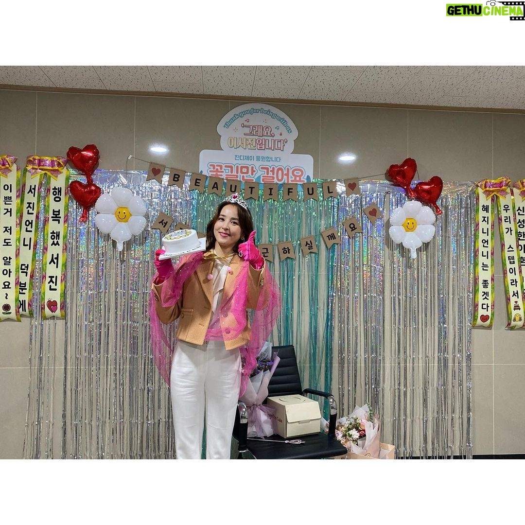 Han Hye-jin Instagram - #신성한이혼 벌써 마지막 방송이네요 🥲 많이 사랑해 주시고 응원해 주셔서 정말 감사했습니다 🙏🏻❤️ 오늘 밤 10:30 마지막도 함께 해 주세요 😍