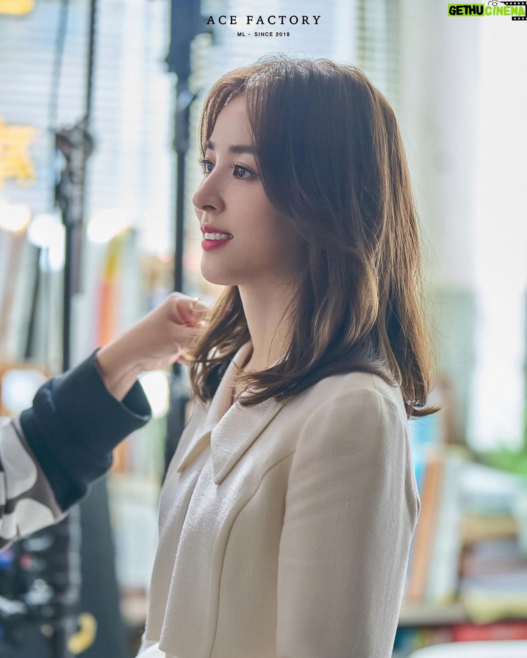 Han Hye-jin Instagram - #신성한이혼 #토일밤10시30분 🫣🙏🏻