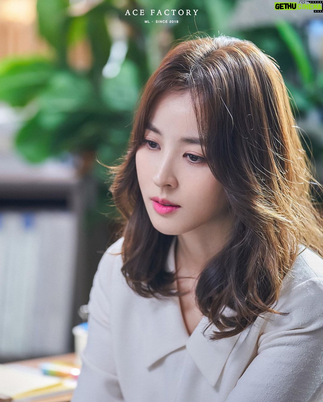 Han Hye-jin Instagram - #신성한이혼 #토일밤10시30분 🫣🙏🏻