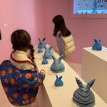 Han Hye-jin Instagram - #토끼전 #가로수길 #신사하우스 🐰🐇 오늘이 마지막 날. 끝나기 전에 다녀와서 다행이다. 아이들 보여주려고 왔지만 아이들없이 더 오래 보고싶었던 전시😆 전시 참 좋았다👍🏻