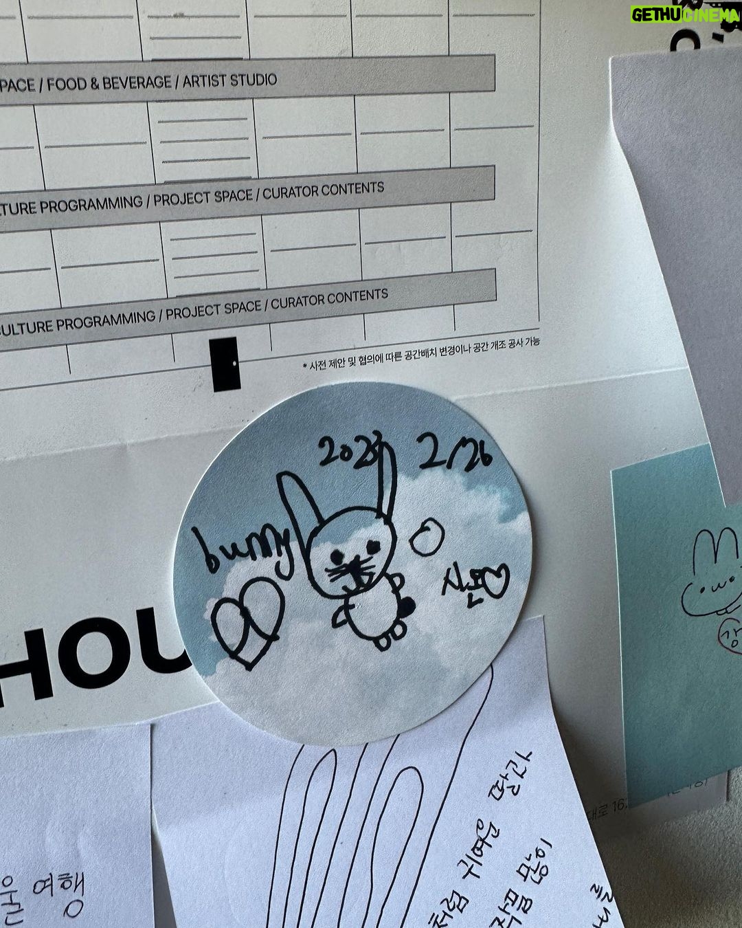 Han Hye-jin Instagram - #토끼전 #가로수길 #신사하우스 🐰🐇 오늘이 마지막 날. 끝나기 전에 다녀와서 다행이다. 아이들 보여주려고 왔지만 아이들없이 더 오래 보고싶었던 전시😆 전시 참 좋았다👍🏻