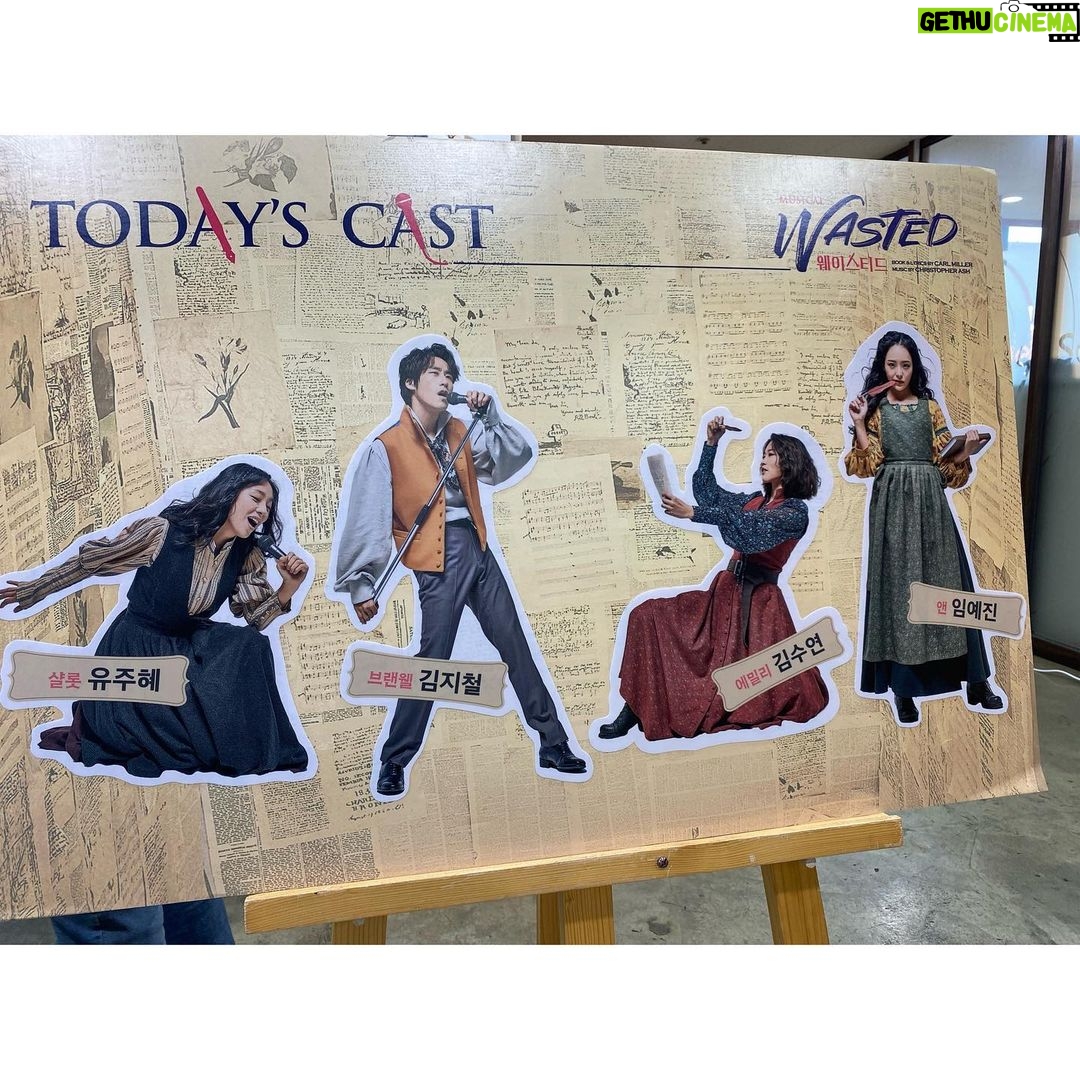Han Hye-jin Instagram - #뮤지컬웨이스티드 #웨이스티드 #유주혜배우 @yoozuyoozu 제인에어, 폭풍의 언덕 등을 쓴 브론테 자매들의 성별, 가난, 환경을 뛰어 넘는 열망과 삶을 그린 이야기. 작품도 주혜도 정말 최고였어! 좋은 작품 볼 수 있게 해줘서 고마워! 가창력 연기력 폭발 유주혜배우~~❤️ 멋있다 진짜! 반했어😭😍