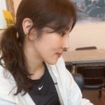 Han Hye-jin Instagram - 올리지도 않는 빵사진을 저렇게 진지하게 찍고 있었네? ㅎ photo by 성용