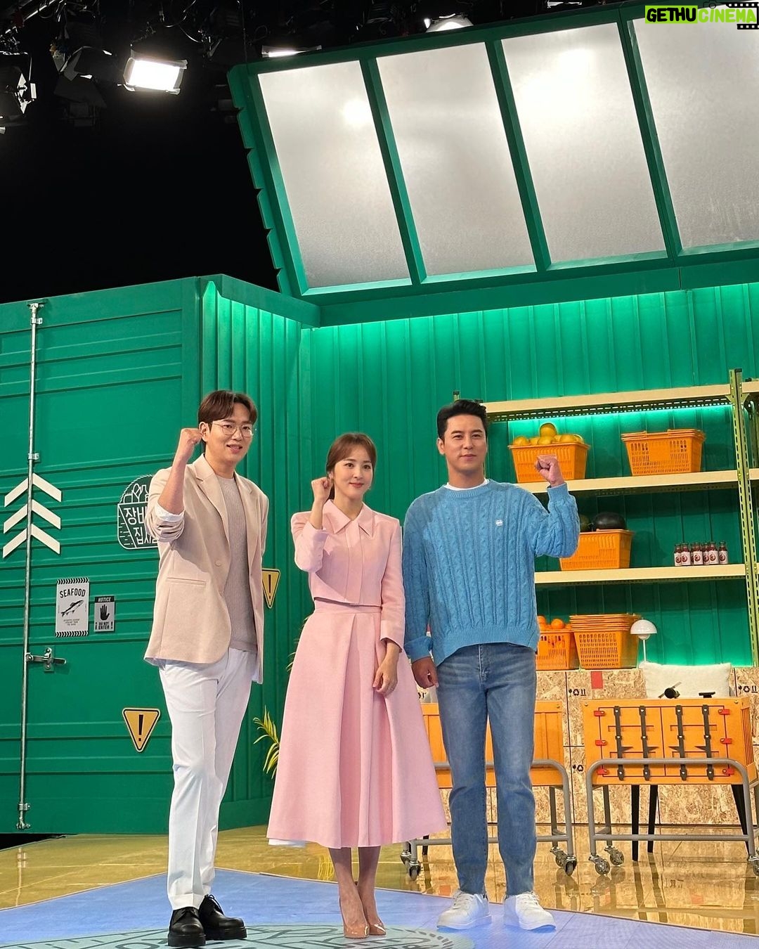 Han Hye-jin Instagram - #장바구니집사들 part 1 5월24, 25, 26일 밤 10시 KBS1 3일 연속 방송! 오늘 밤 10시 첫 방송 함께 해 주세요 💚 감사합니다 💕