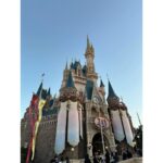 Han Hye-jin Instagram - #tokyodisneyland ❤️ 도라에몽 가방과 한 몸이 된 날 🤩 좋은 사람들과 즐거웠던 시간 🫶🏻 아빠 엄마랑 간 여행보다 더 좋았다고.. 솔직하네 우리 딸 😆