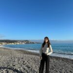 Han Hye-jin Instagram - #nicefrance #monaco #프랑스여행 사진에 다 안 담기는 풍경 비수기이고 게다가 오늘은 크리스마스라 거의 모든 곳이 문을 닫았지만 파도소리 가득한 바닷가와 따뜻한 햇살, 한적한 거리가 참 평화롭네요💙 Merry christmas 🎄❤️