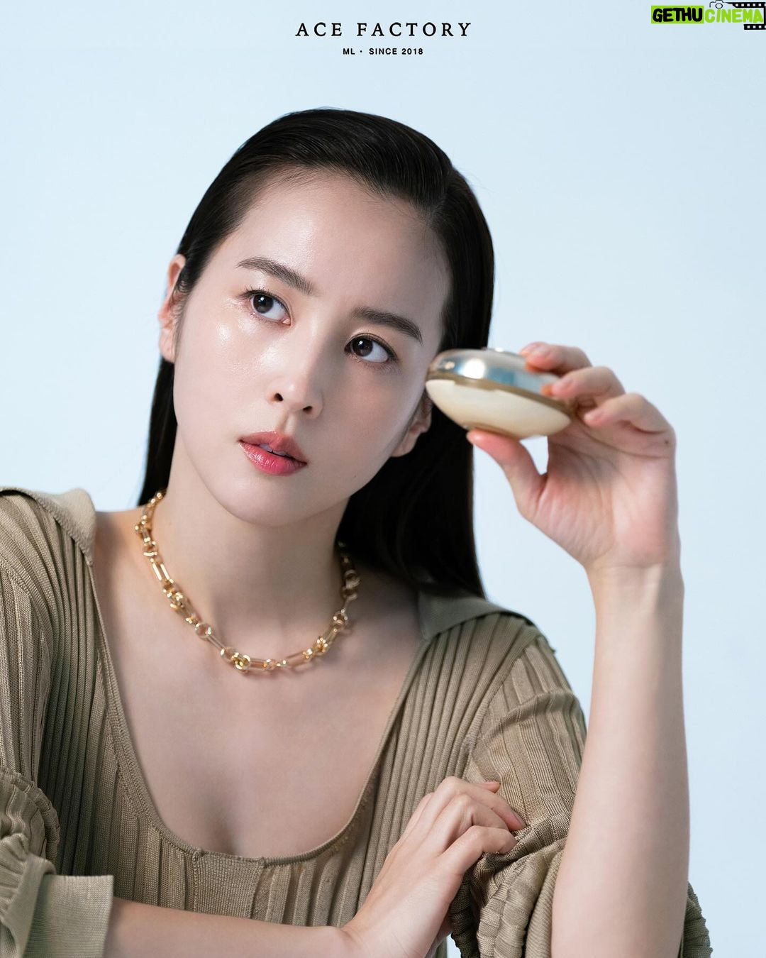 Han Hye-jin Instagram - #acefactory 네이버 포스트에 올라 온 화보 비하인드컷📸 #겔랑 #guerlain #오키드임페리얼골드노빌레 🤍💛😀