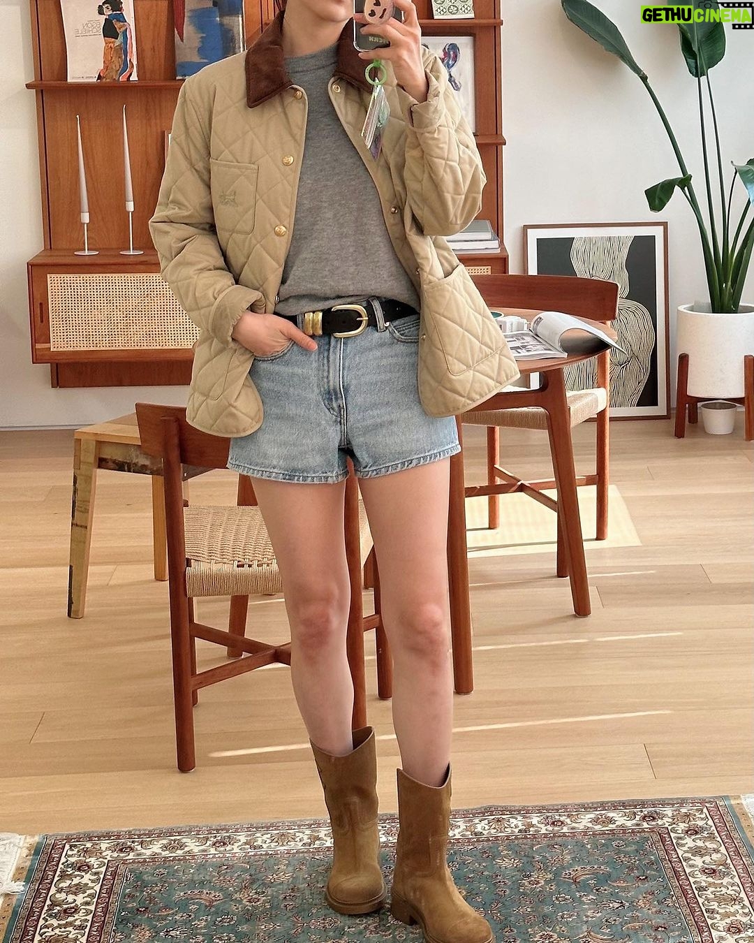Han Ji-hye Instagram - 안녕하세요! 제가 홍보대사로 있는 물 전문 NGO 팀앤팀에서 식물성오가닉 양말을 판매하고 있어요! 양말의 무늬는 케냐 투르카나 지역 족장님이 직접 작성한 지혜의 문장이라고 해요. 수익금 전액이!! 기후 변화로 심각한 가뭄을 겪고 있는 아프리카에 깨끗한 물을 전달하는 데 사용된다고 하니 사랑하는 분들에게 의미 있는 선물로 어떨까요? 팀앤팀 인스타 가시면 프로필에 구매 링크가 있어요! @teamandteam 기부도 하고 예쁜 양말도 신을 수 있는 기회!!! 많은 관심 부탁드립니다~😊 💕💕🫶🏻