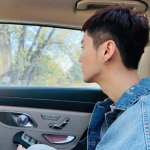 Han Lu Instagram - 短点儿是凉快 🤔