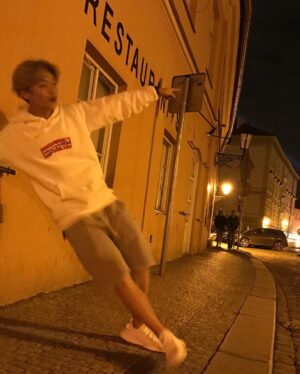 Lu Han Instagram - 库存 哈哈哈  还有我们家馒头