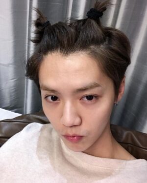 Lu Han Instagram - 库存 哈哈哈  还有我们家馒头