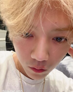 Lu Han Instagram - 回到大都市啦 哈哈 😄