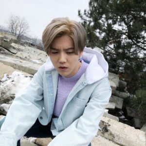 Lu Han Instagram - 头发太长 发点儿库存吧😅