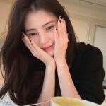 Han So-hee Instagram - 😮🌪️💨☁️
