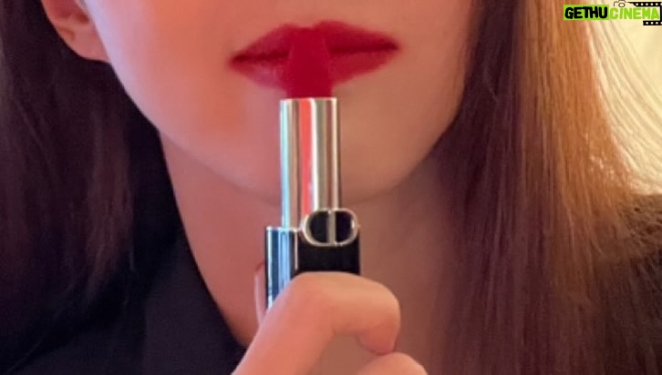 Han So-hee Instagram - #루즈디올 #디올립스틱 #RougeDior @diorbeauty @ellekorea 💋💋