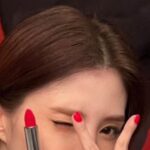 Han So-hee Instagram – #루즈디올 #디올립스틱 #RougeDior @diorbeauty @ellekorea 💋💋