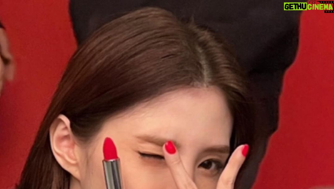 Han So-hee Instagram - #루즈디올 #디올립스틱 #RougeDior @diorbeauty @ellekorea 💋💋