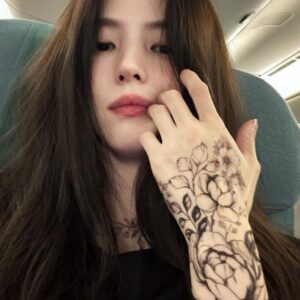 Han So-hee Instagram - 동생과 친구 (지옥도 바이브)