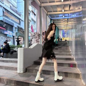 Han So-hee Instagram - 동생과 친구 (지옥도 바이브)