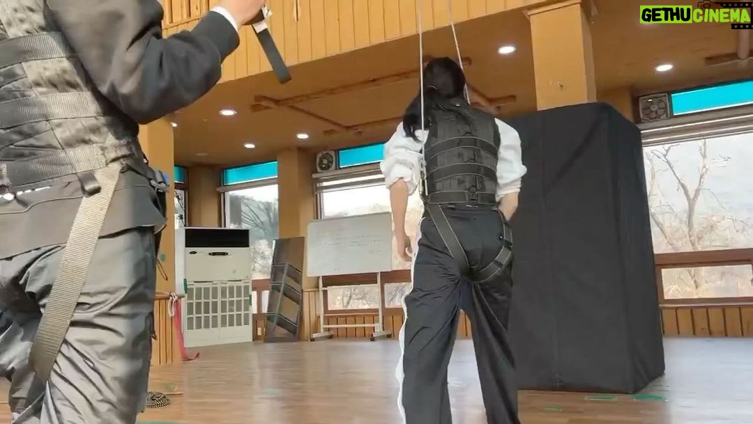 Han So-hee Instagram - @beststunt.official @seungmuk_k 베스트를 위한 채옥 채옥을 위한 베스트 몸치 박치 어르고 달래가며 만들어주신 모든 스턴트배우분들께 감사합니다 ❤️ 애증의 관계 승묵감독님...화이팅..
