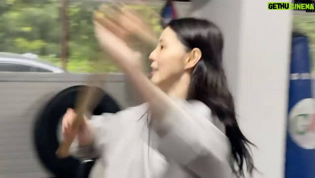 Han So-hee Instagram - @beststunt.official @seungmuk_k 베스트를 위한 채옥 채옥을 위한 베스트 몸치 박치 어르고 달래가며 만들어주신 모든 스턴트배우분들께 감사합니다 ❤️ 애증의 관계 승묵감독님...화이팅..