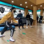 Han So-hee Instagram - @beststunt.official @seungmuk_k 베스트를 위한 채옥 채옥을 위한 베스트 몸치 박치 어르고 달래가며 만들어주신 모든 스턴트배우분들께 감사합니다 ❤️ 애증의 관계 승묵감독님...화이팅..