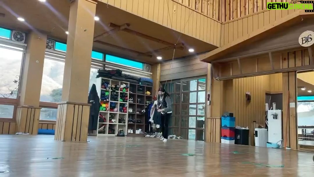 Han So-hee Instagram - @beststunt.official @seungmuk_k 베스트를 위한 채옥 채옥을 위한 베스트 몸치 박치 어르고 달래가며 만들어주신 모든 스턴트배우분들께 감사합니다 ❤️ 애증의 관계 승묵감독님...화이팅..