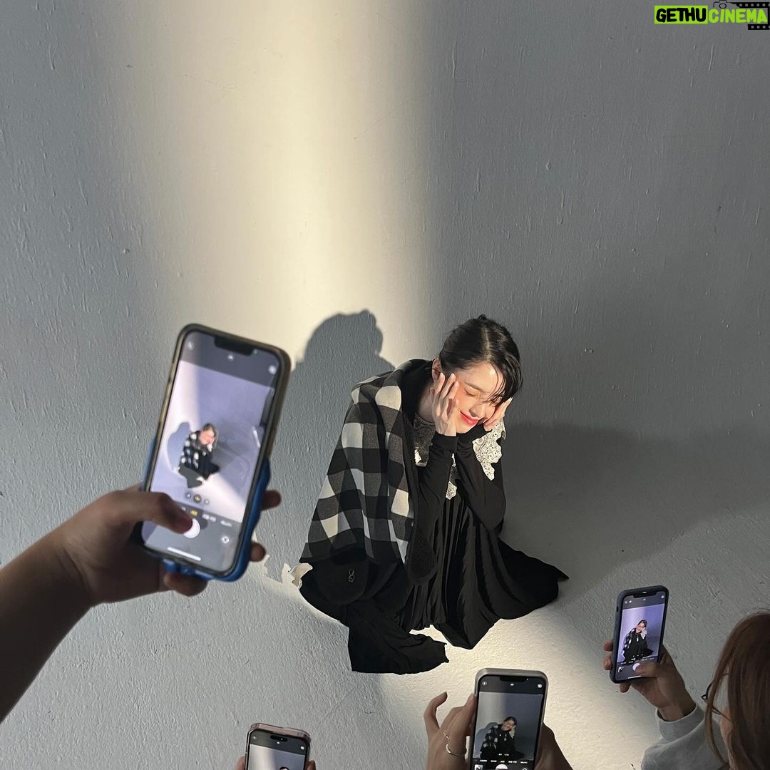 Han So-hee Instagram - @diorbeauty @voguekorea 12월호에서 만나요 🌞