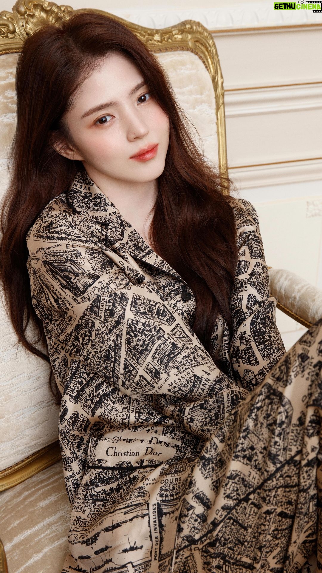 Han So-hee Instagram - Spend some one-on-one time with @XeeSoXee, actress and Dior ambassador, as she gets ready to attend the unveiling of #DiorCouture Spring-Summer 2024. Accompany her as she reads up on fashion history, perfects her @DiorBeauty look, heads off to the show, and she shares her thoughts afterwards on the new collection by @MariaGraziaChiuri. © Photo: @AlexHuanfaCheng