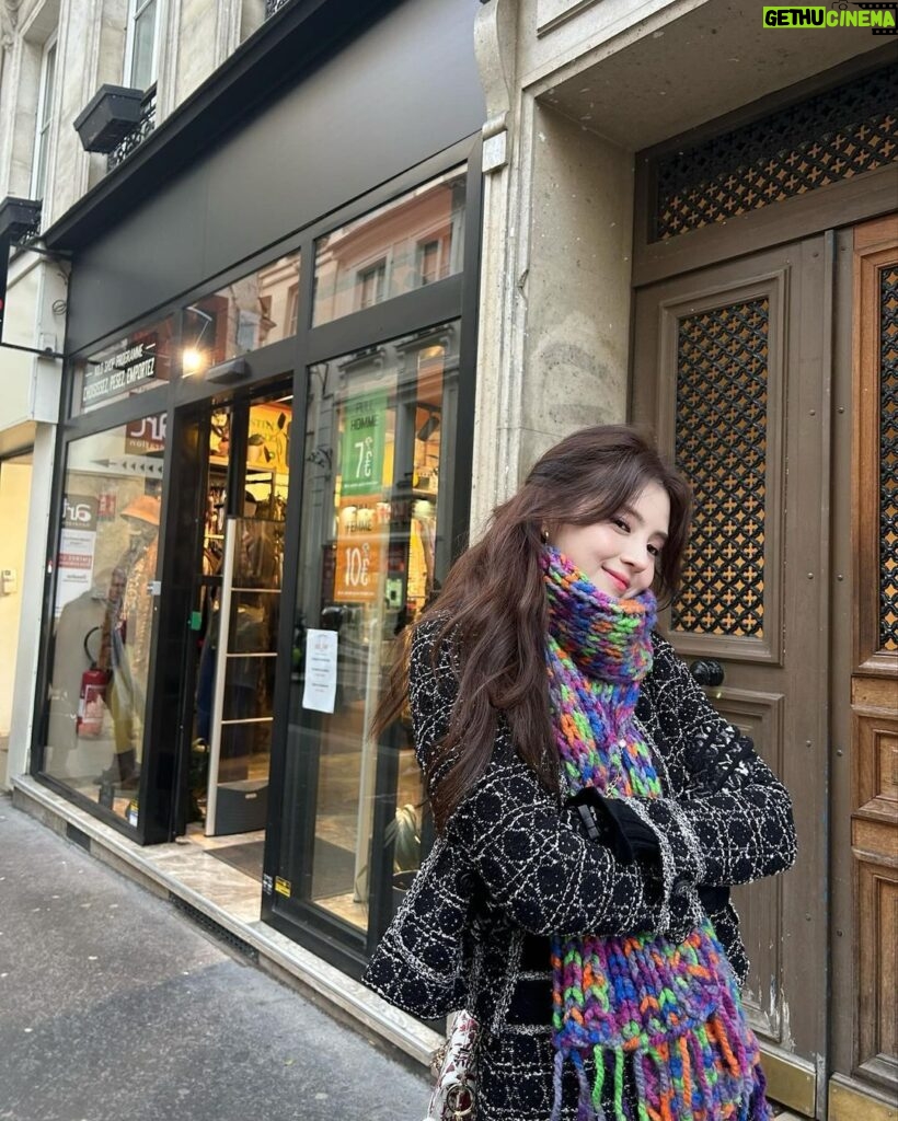Han So-hee Instagram - @diorbeauty #디올뉴룩향수 #DiorParfums #DiorLaCollectionPrivee 다시 서울로~💋